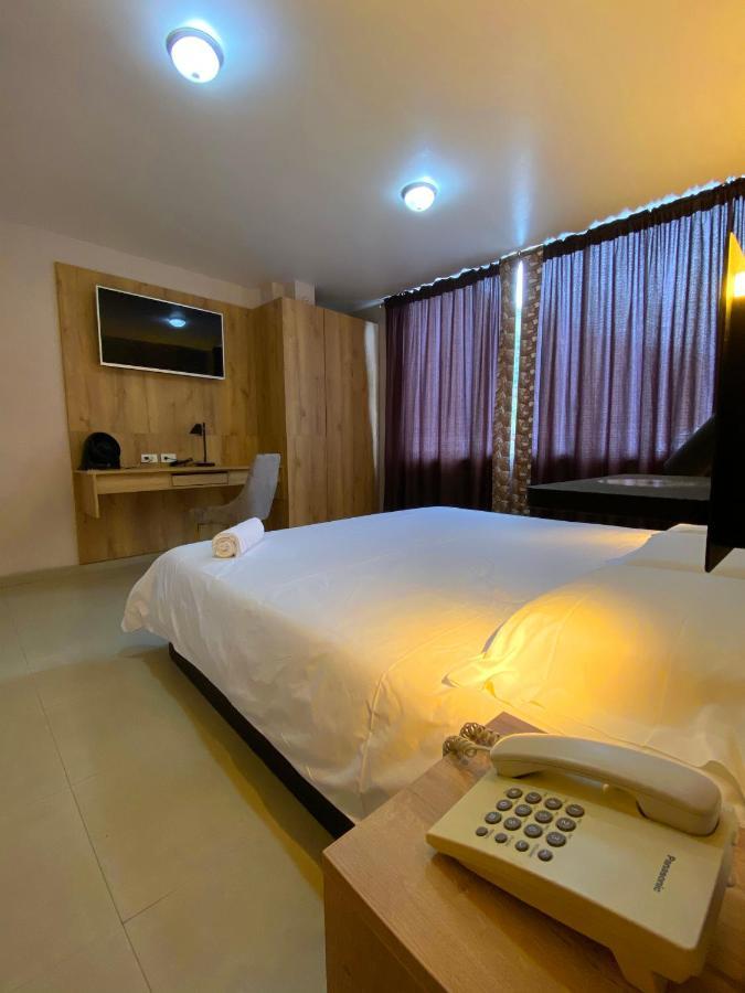 Hotel Wampushkar Zamora Exteriör bild